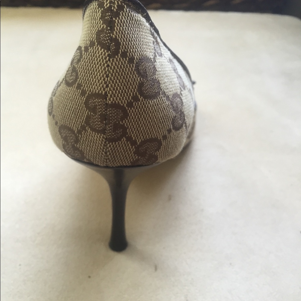 Authentic Gucci monogram heels with red green bow